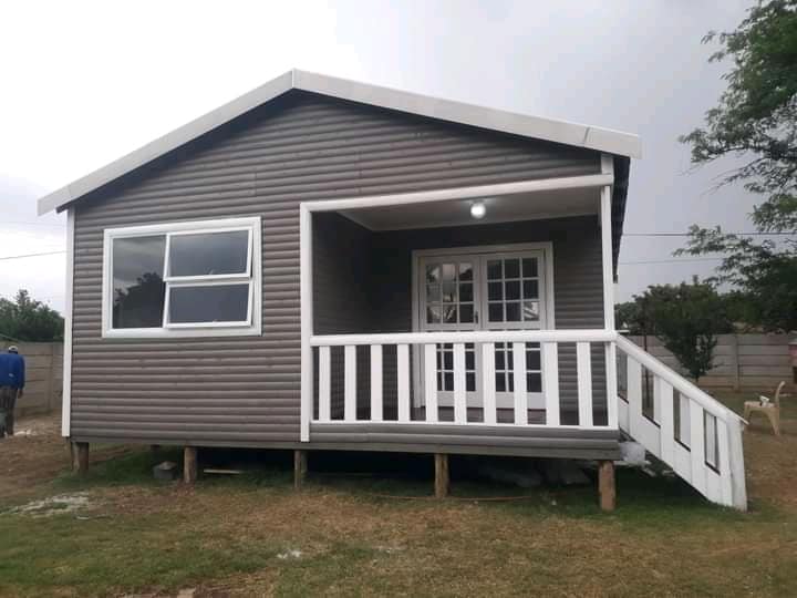 Nutec home with mini deck